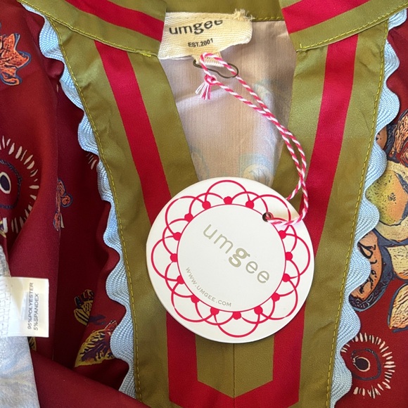 NEW Umgee Burgundy Floral Blouse with Red Green Trim Sz M but fits small - Picture 2 of 7